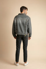 Chaqueta vaquera negra para chico vista desde atrás