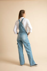 Peto denim azul claro para mujer por detrás