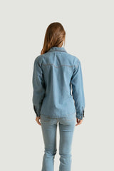 Camisa vaquera para mujer vista de atrás