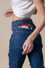 Trasera de unos tejanos de mujer con la bandera de USA