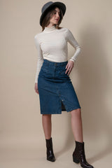 Knee-length denim skirt with vintage style