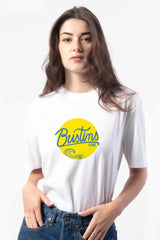 Logo de Bustins en el centro de la camiseta de algodón orgánico