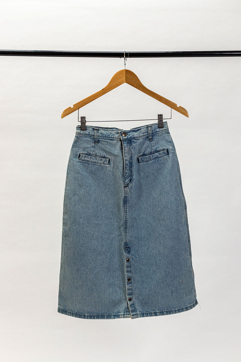 Vintage short denim skirt