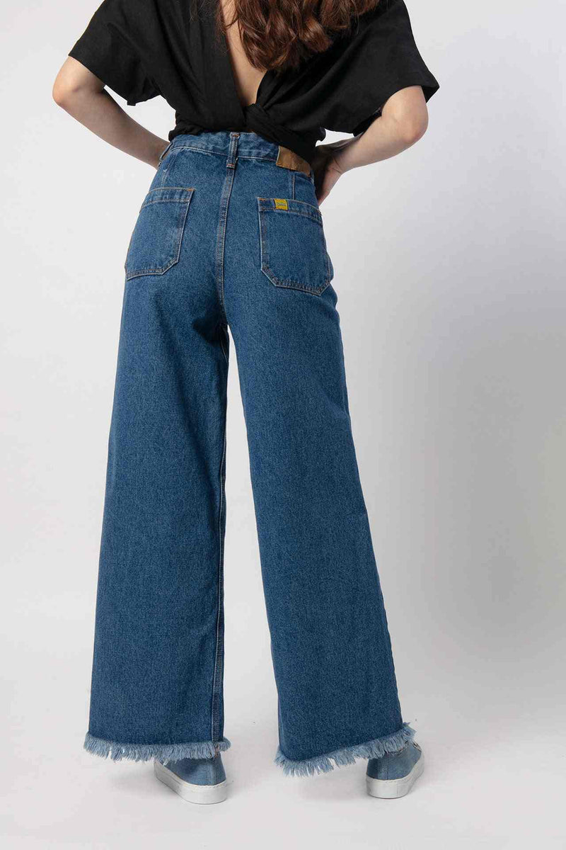 Women's high waisted jeans rear view
